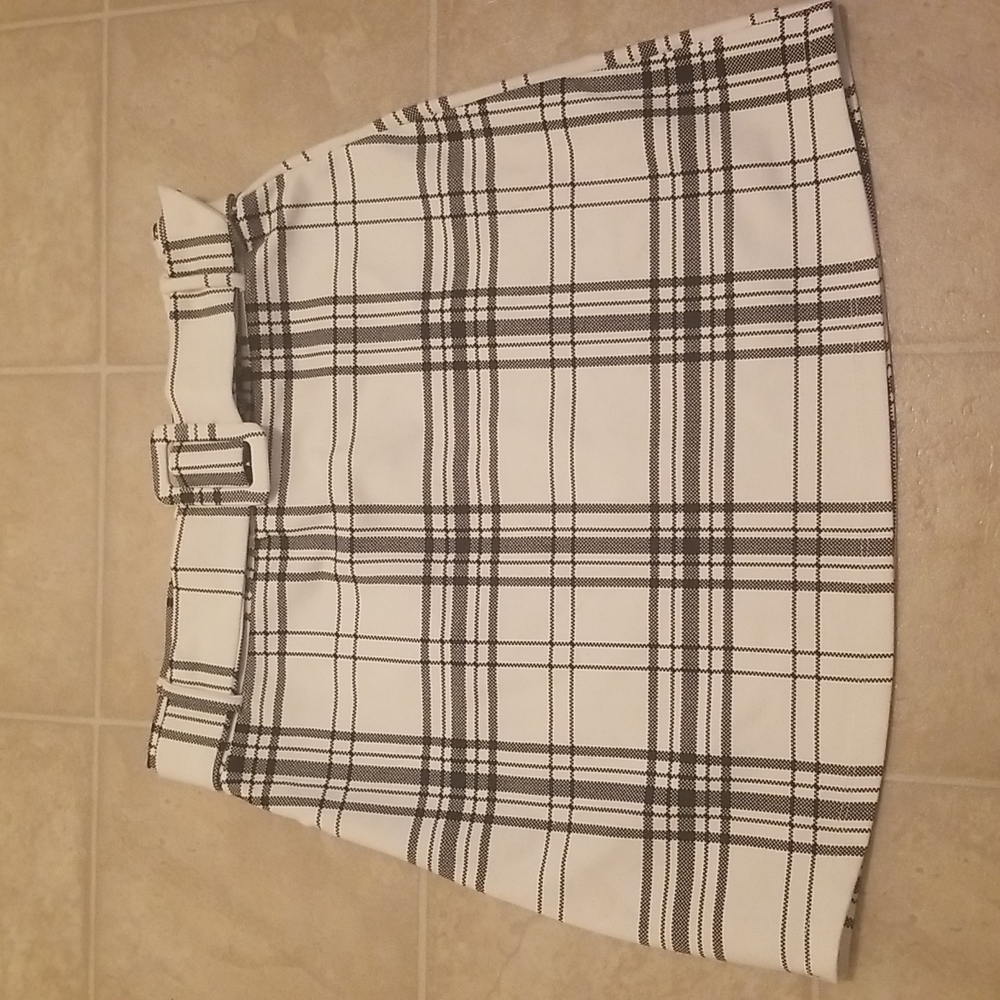Black/White Plaid Skirt With Belt! Sz. 12!